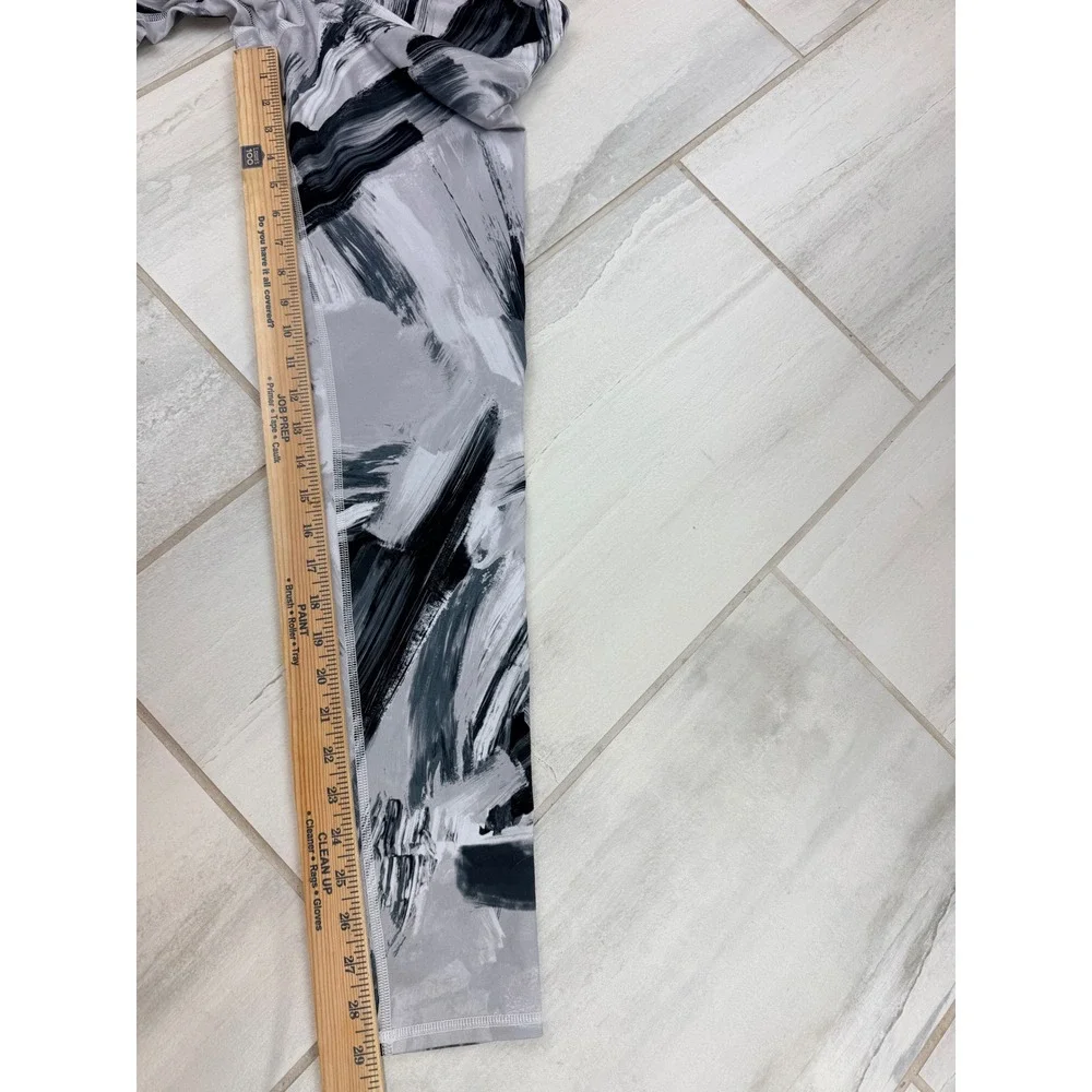 Alo Yoga Womens M Grey Black White Brushstroke Print Active Leggings RN87370